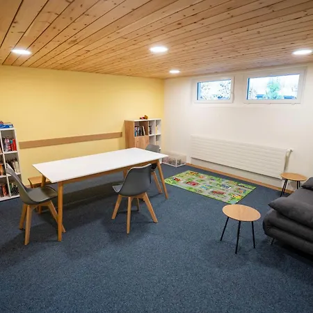 Brentsch A6 شقة سكول